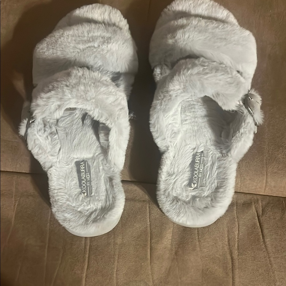 Koolaburra Gray Plush Slippers Open-Toe Design